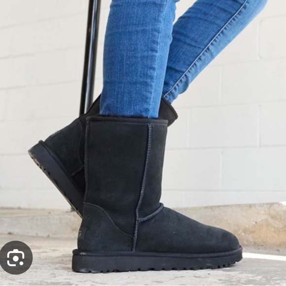 UGG Black Classic Short Size 7 - Picture 2 of 10